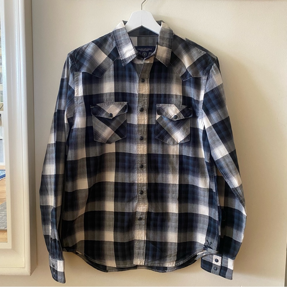 American eagle outfitters men’s shirt. Size M